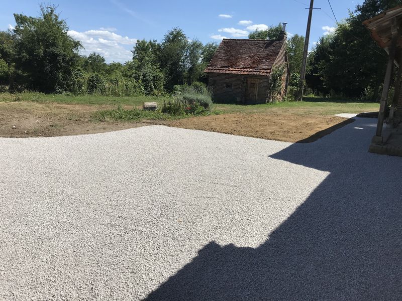 Réfection de cour et trottoir en gravillon